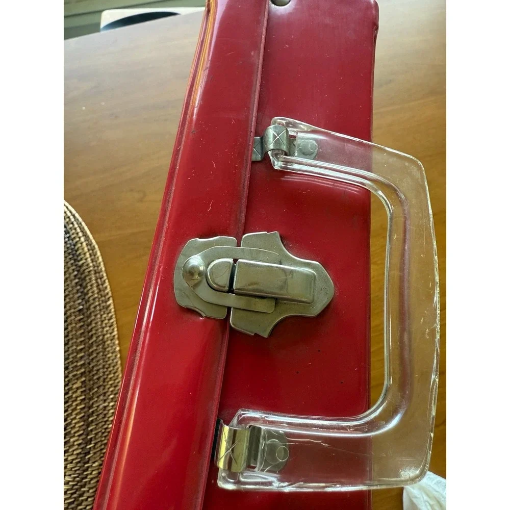 Vintage vinyl doll case by Neevel